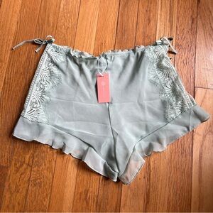 Mentionables light green lacy shorts